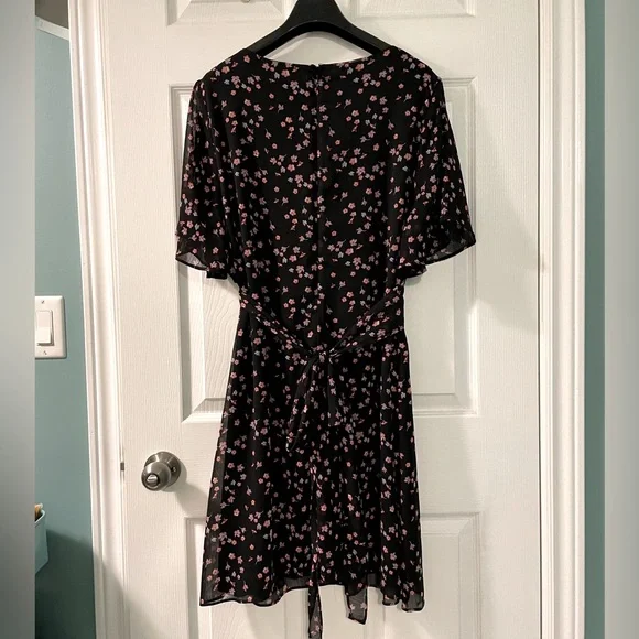 Reitmans Floral Wrap Top Dress in XXL - Picture 2 of 4